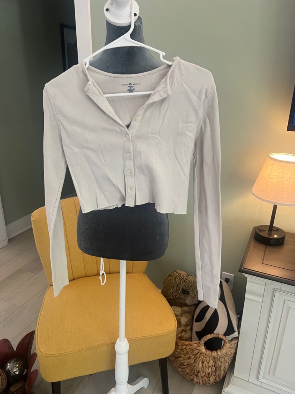 Brandy Melville Cropped Button-Front Long Sleeve Top - Light Beige